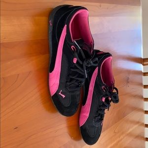 Black and pink suede Puma sneakers size 7 and 1/2